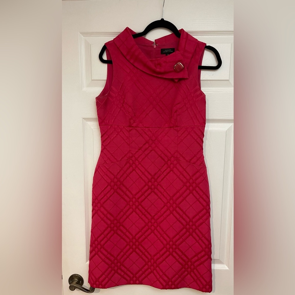 Tahari woven patterned sleeveless dress. Pink Size 8. Small slit bottom back